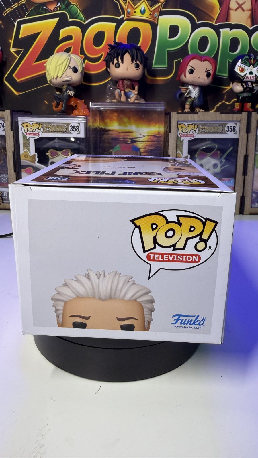 Funko Pop Smoker 2328 Limited Edition 9500 Pcs One Piece Netflix